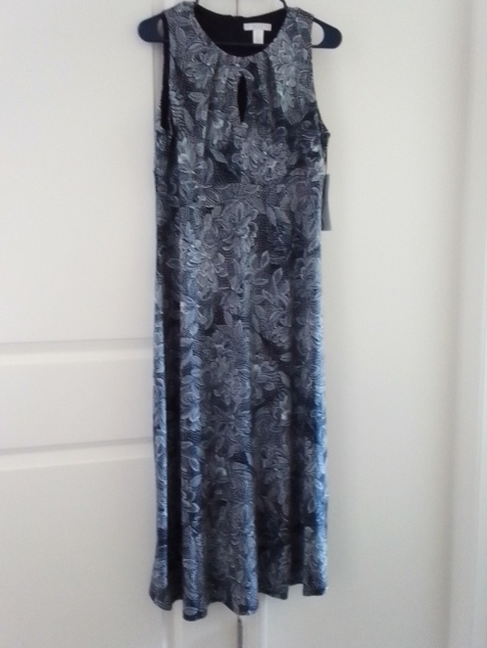 London Times Sleeveless Floral Maxi Dress - Black & White